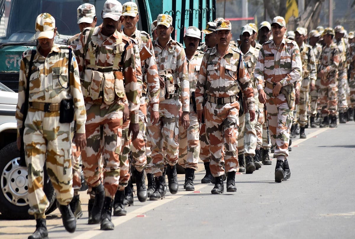 Rehearsal of Dummy Fleet in the circle of paramilitary in view of PM Modi's arrival in Prayagraj