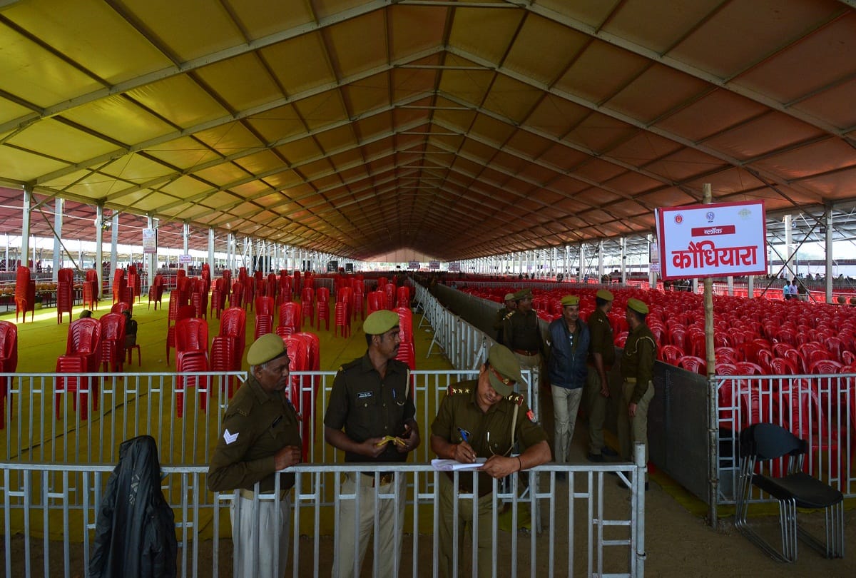 Rehearsal of Dummy Fleet in the circle of paramilitary in view of PM Modi's arrival in Prayagraj