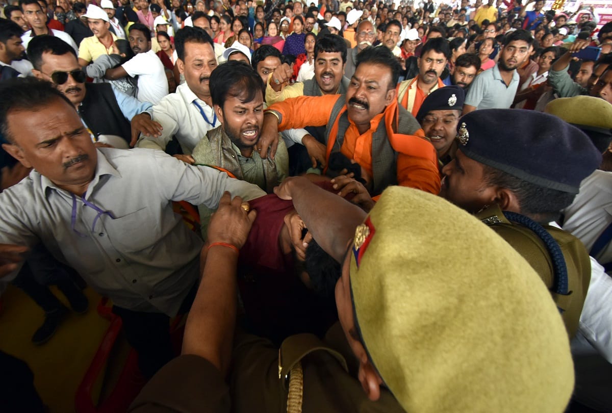 Black flag showing PM Modi in Prayagraj, stirred up, activists beaten