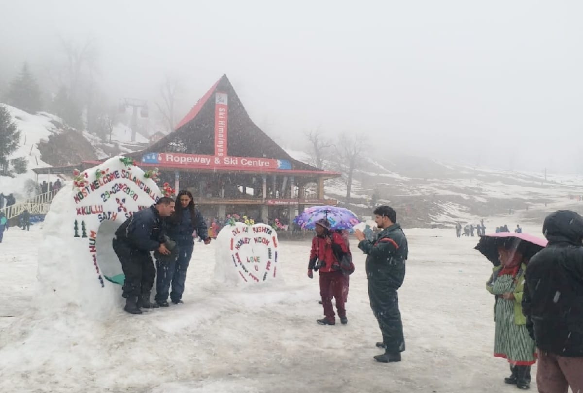 fresh snowfall and rainfall recorded in himachal, tourist in kufri and manali