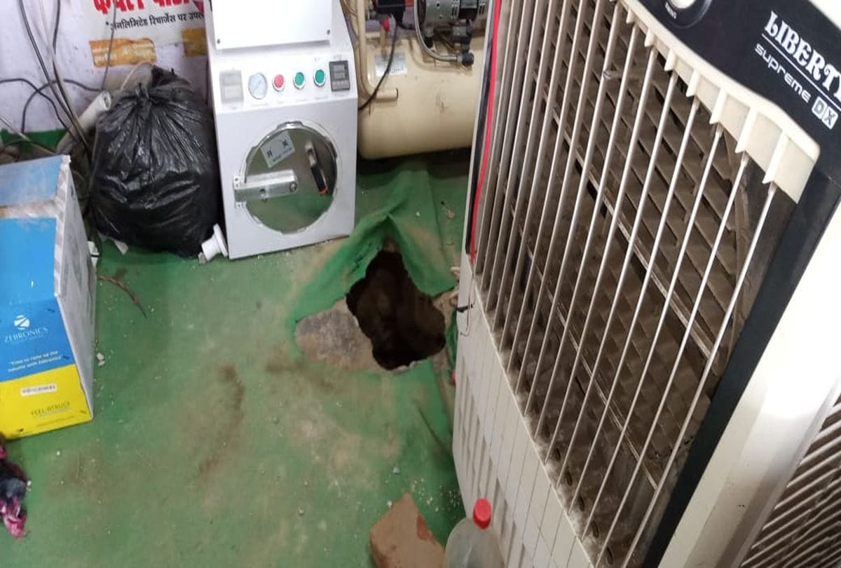 Thieves dug ten feet long tunnel for theft in agra