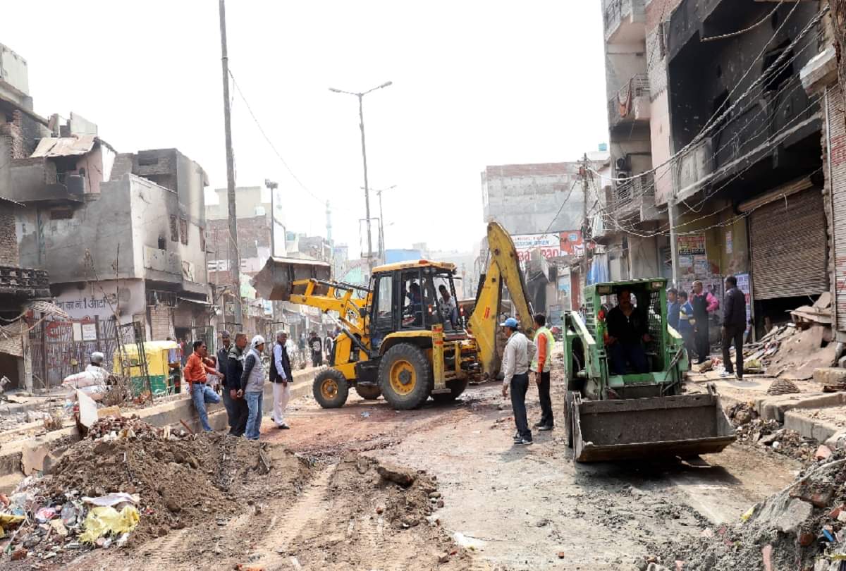 7 truck stones found near the house of Councilor Tahir Hussain