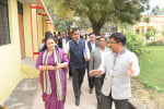 शहर के जीआईसी स्कूल में बने संचलन केंद्र का निरीक्षण करती प्रमुख सचिव माध्यमिक शिक्षा आराधना शु?