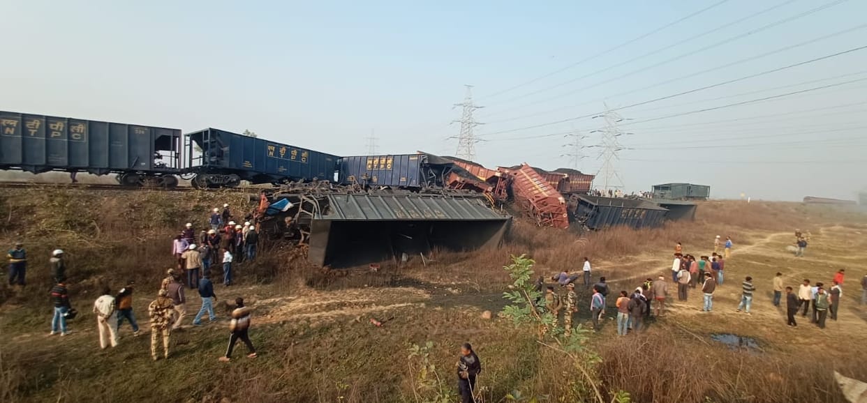 Two freight trains collision, three people feared trapped