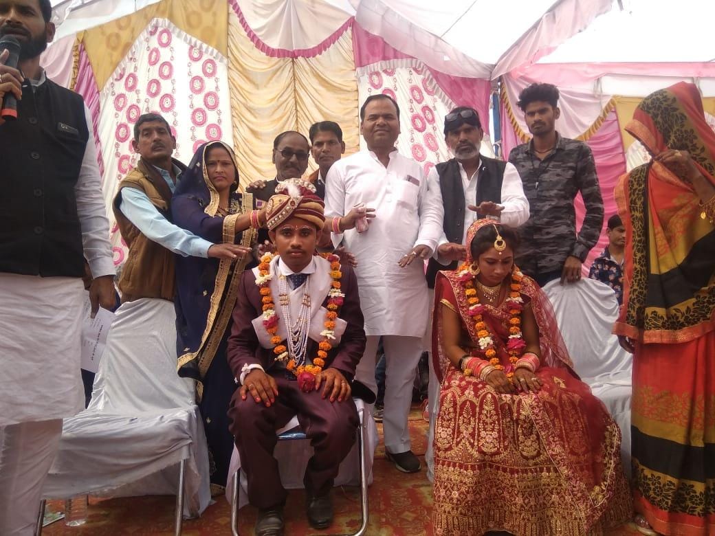 19 couples get married in mass marriage