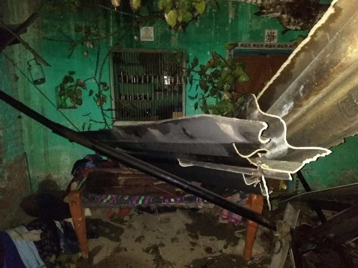 Hathras: Storm and storm also caused damage to homes, teenshed in villages