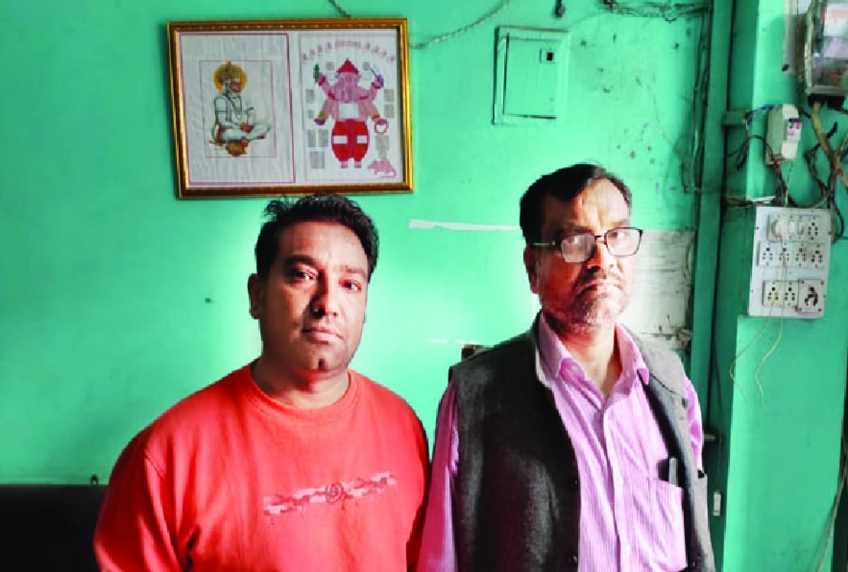 One partner is Hindu and another Muslim but could not save shop