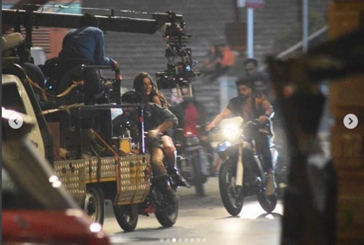 vijay devarakonda start shooting his bollywood debut with ananya panday pics viral