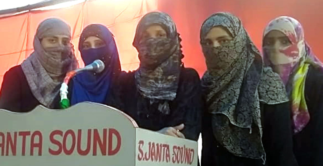 Women persisted in protest even in bad weather