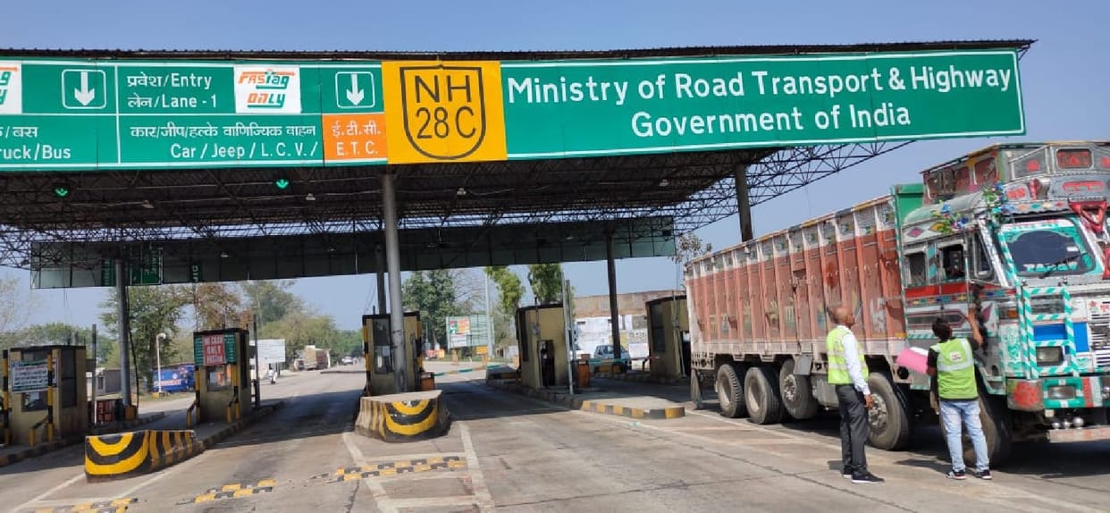 Fastag of car on truck, toll plaza lost