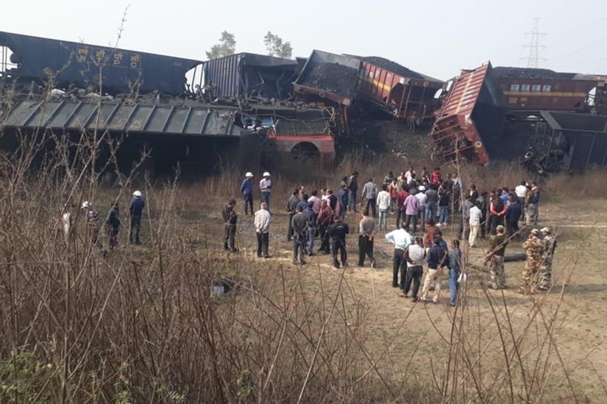 two cargo trains carrying coal collide in Singrauli, Loco pilot and assistant loco pilot are trapped