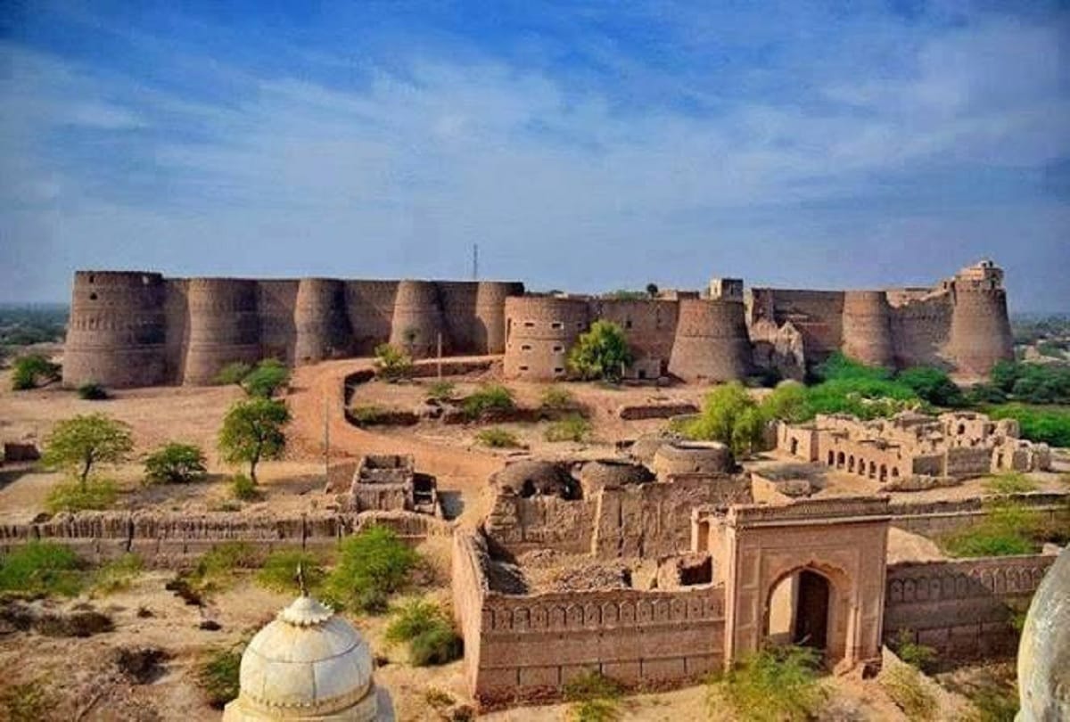 Famous and luxurious forts of Pakistan which were once the pride of India