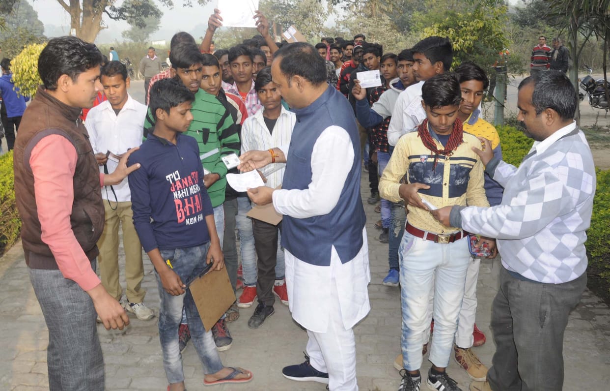 One student each in science and biology rasteeket