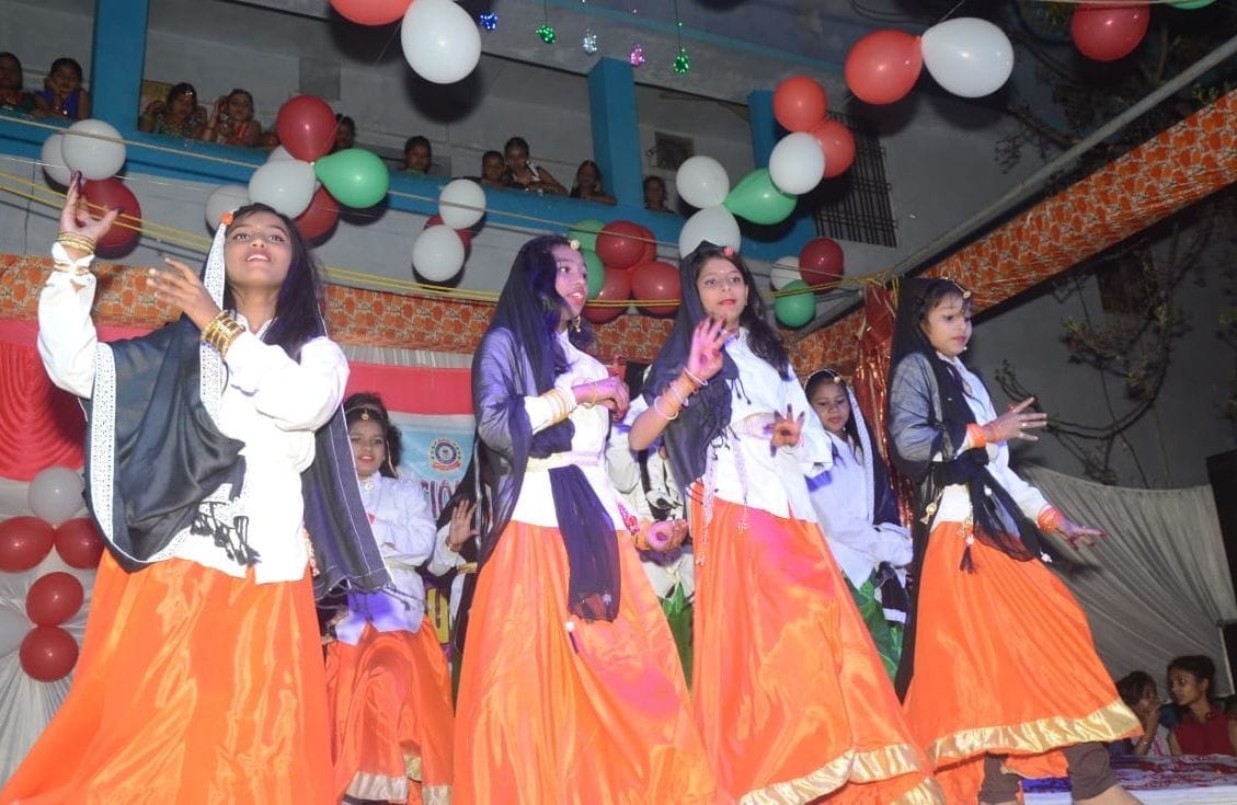 Children presented cultural programs in the annual festival
