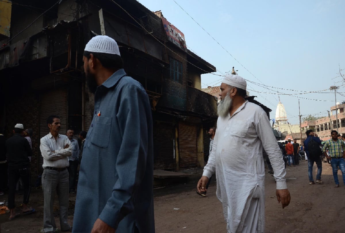 delhi violence: People rescue Hindu youth from  mosque