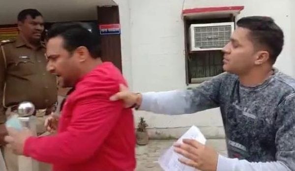 animal grassland sale,  fight for five lekh rupess bayana in police station