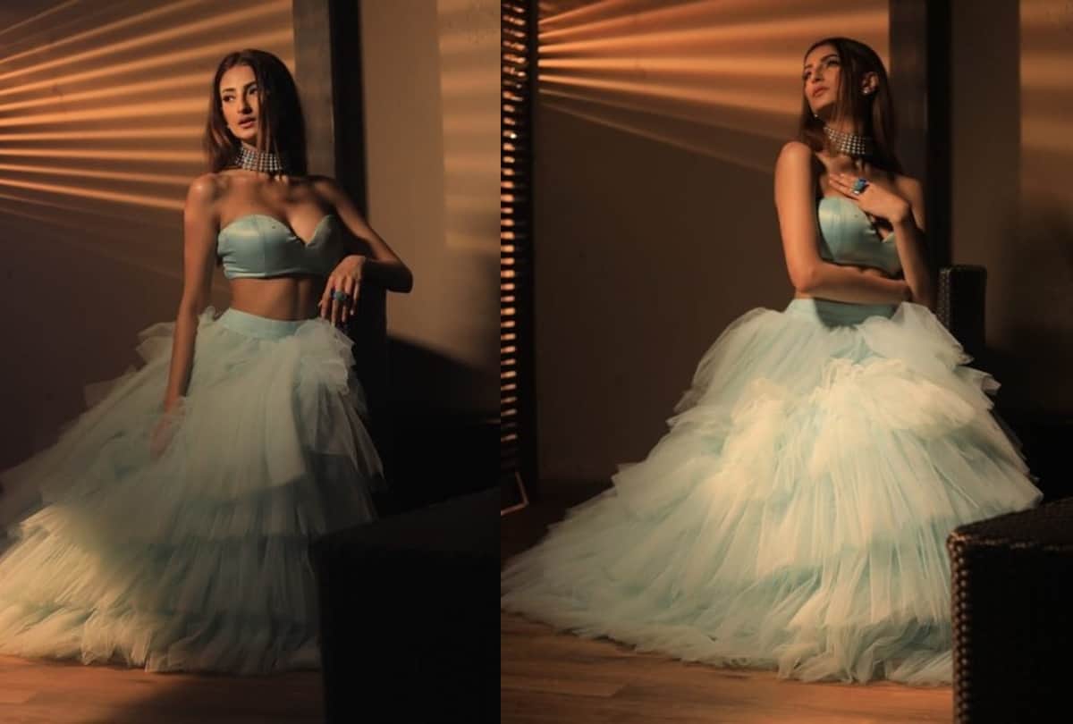 shweta tiwari daughter palak tiwari look glamorous in ice blue outfit