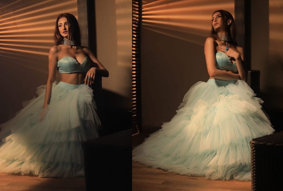 shweta tiwari daughter palak tiwari look glamorous in ice blue outfit
