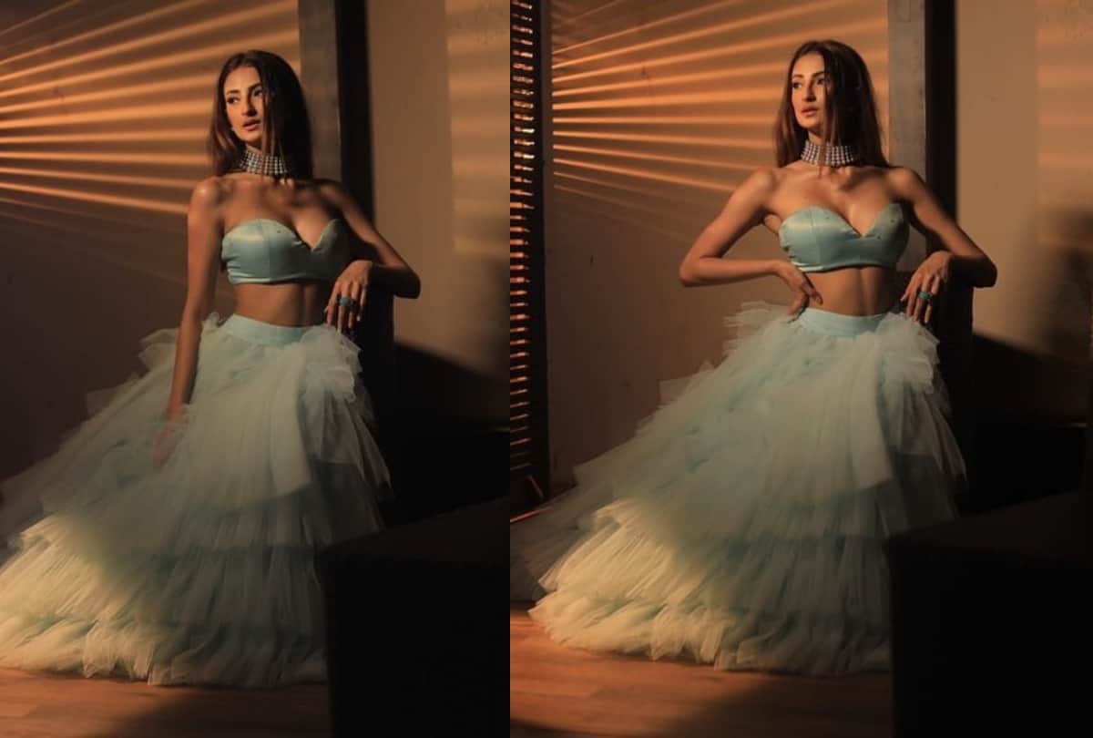 shweta tiwari daughter palak tiwari look glamorous in ice blue outfit
