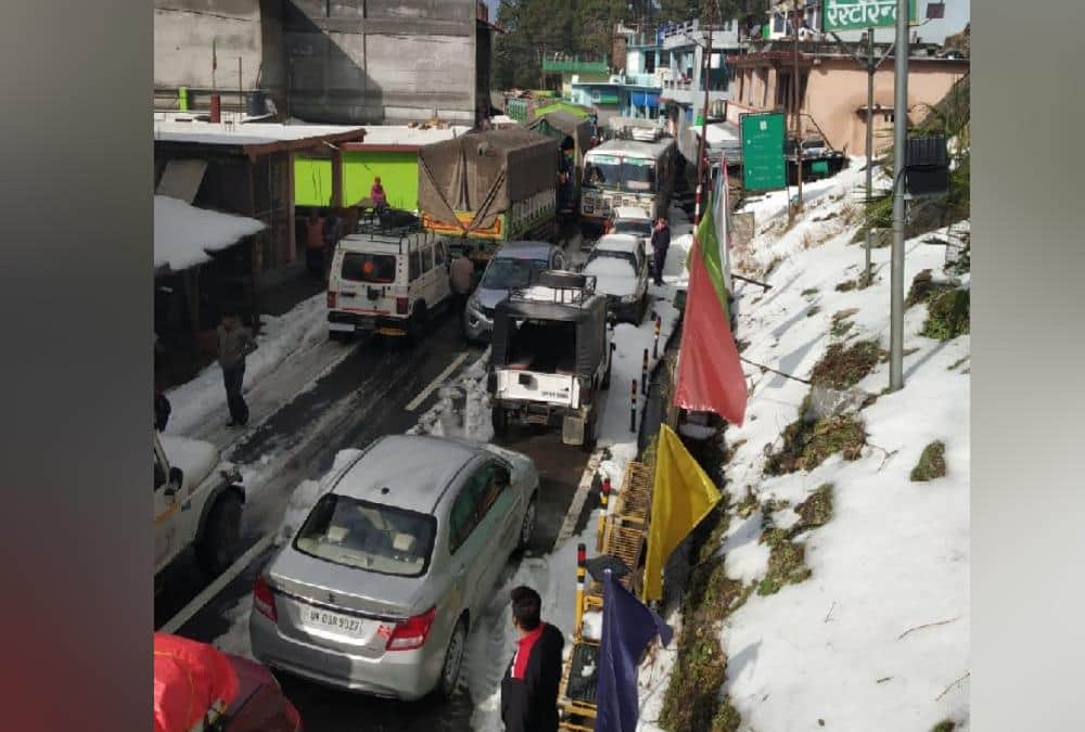 Heavy Hailstorm In Almora Uttarakhand, 150 vehicles Stuck till 18 hours in traffic jam
