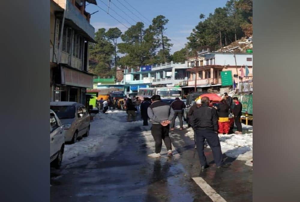 Heavy Hailstorm In Almora Uttarakhand, 150 vehicles Stuck till 18 hours in traffic jam