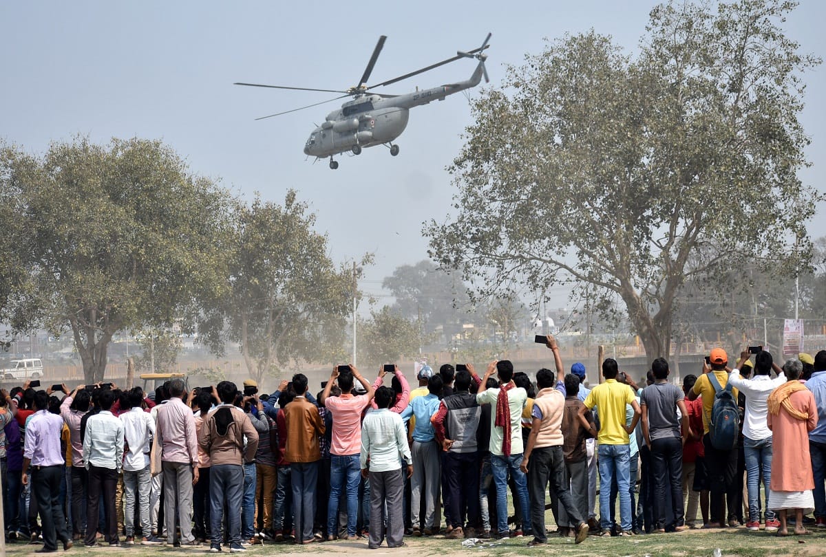 Prime Minister flees from another helicopter before taking flight