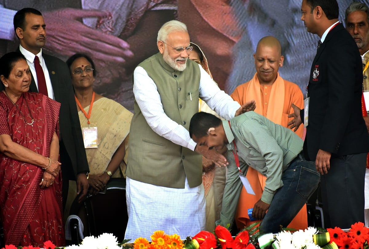 Prime Minister Modi's spontaneity convinces, people remain emotional