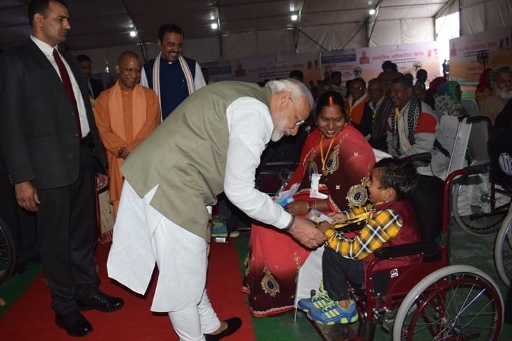 Prime Minister Modi's spontaneity convinces, people remain emotional