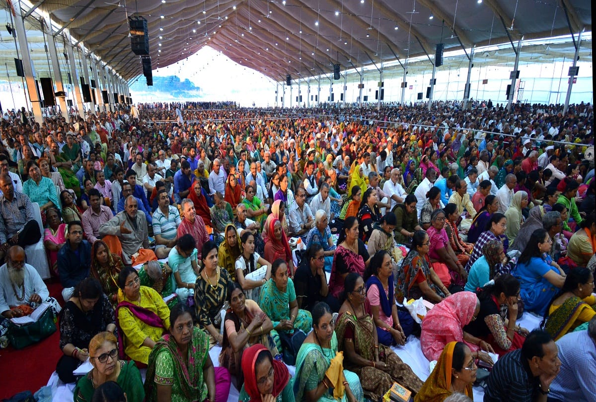 Morari Bapu said in Ram Katha - Akshaywat is the only eternal belief in his religion