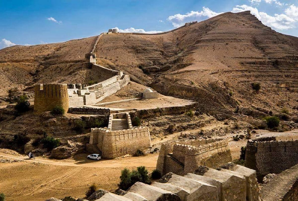 worlds largest fort in Pakistan Ranikot Fort also known as The Great Wall of Sindh