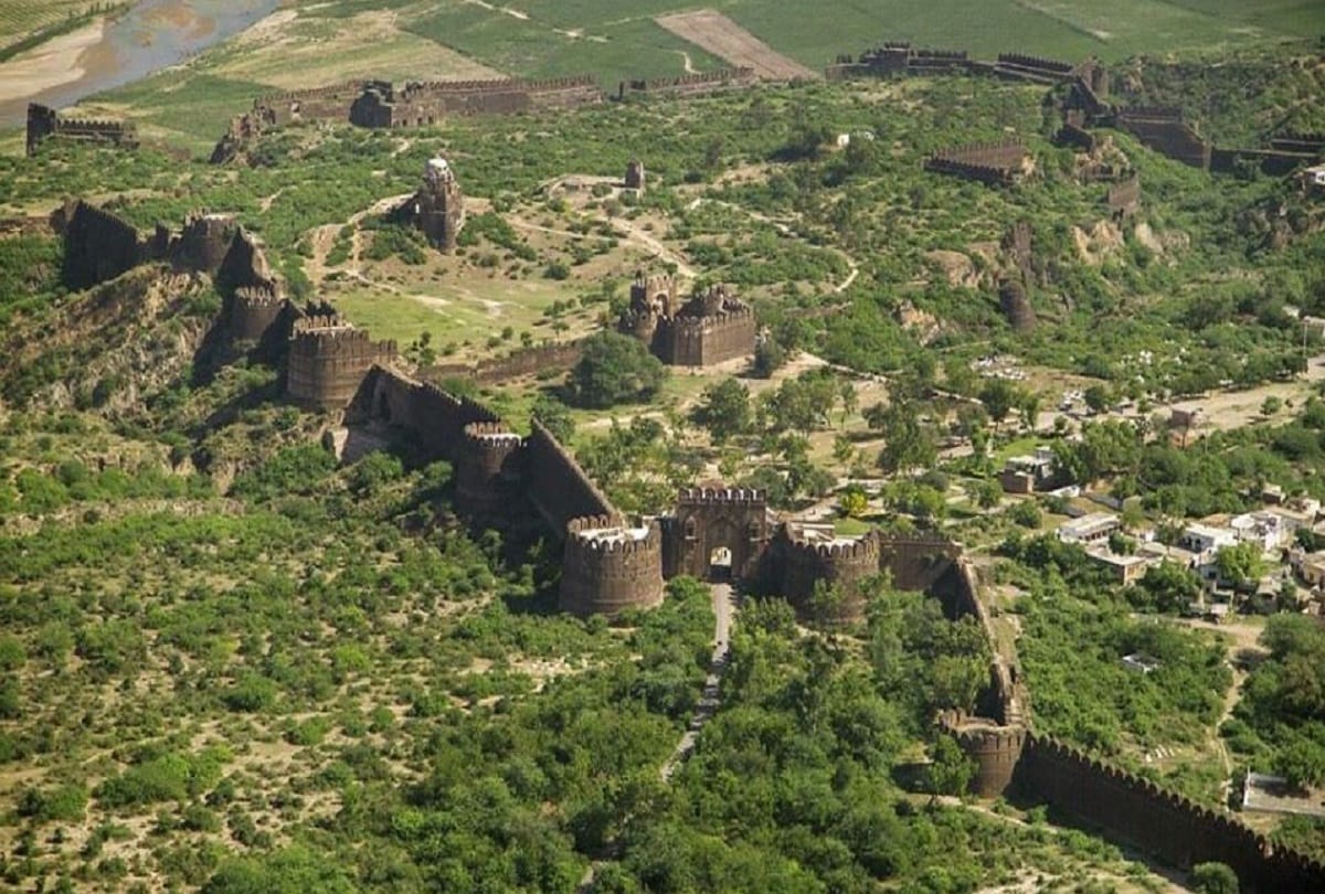 Famous and luxurious forts of Pakistan which were once the pride of India