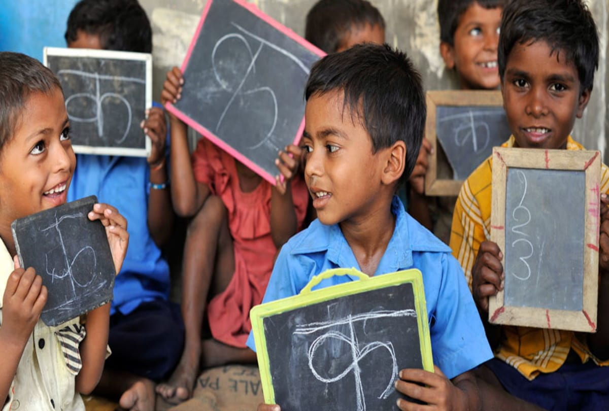 government will given Food grains and cash on Primary, Junior and Secondary School student in gorakhpur