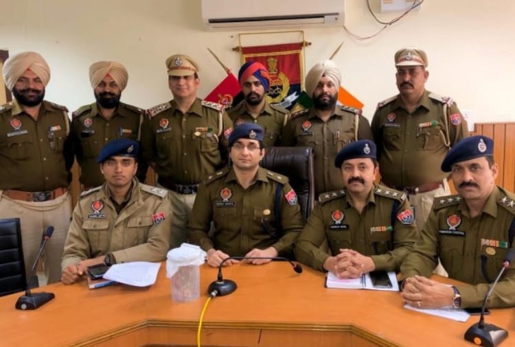 four arrest in tarantaran dera loot case