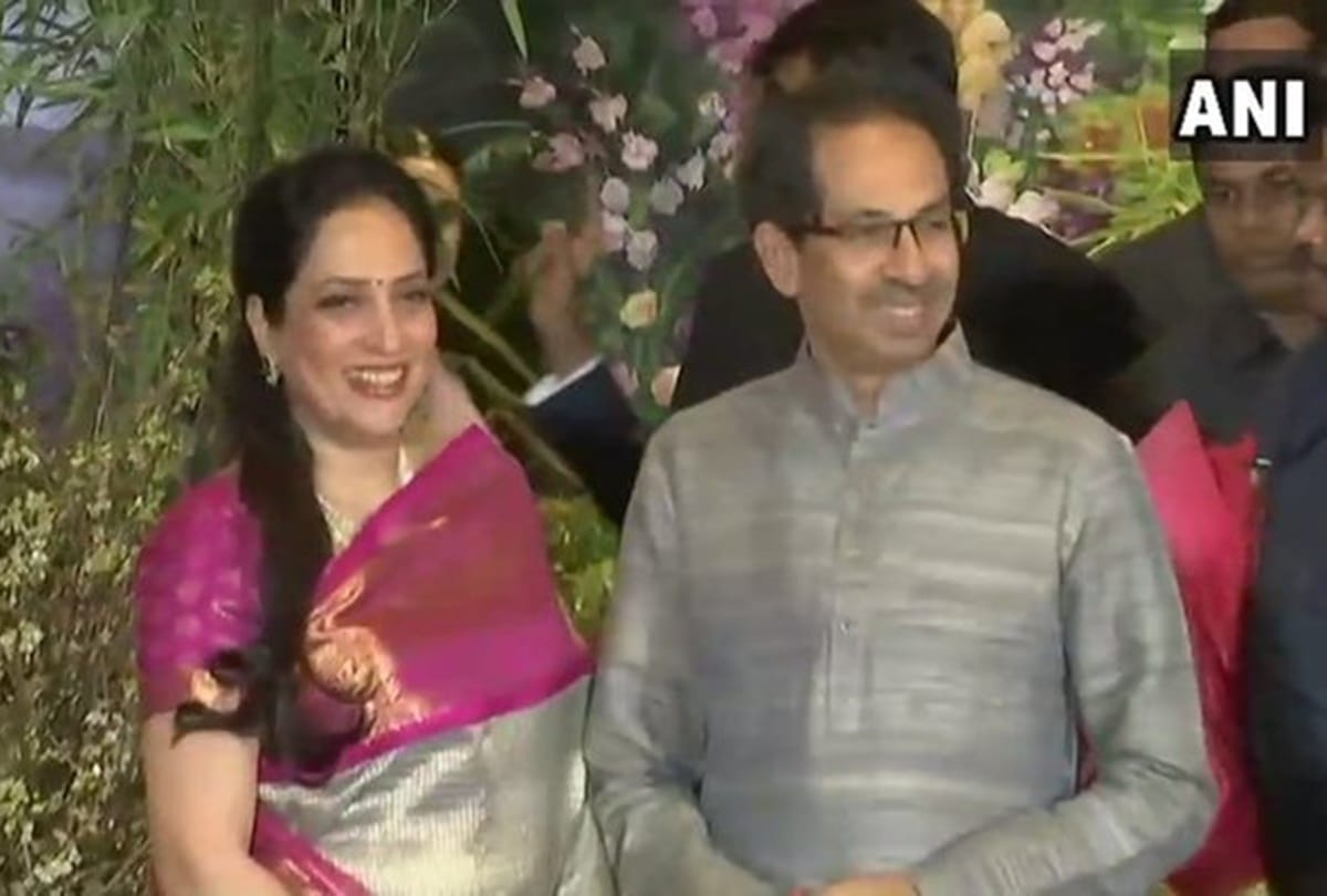 Police question BJP leader over objectionable tweets about Maha CMs wife Latest News Update
