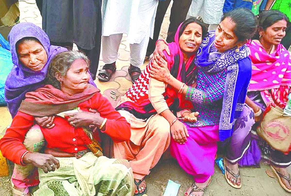 Example of brotherhood amid riots, people associated with mosque performed Hindu funeral