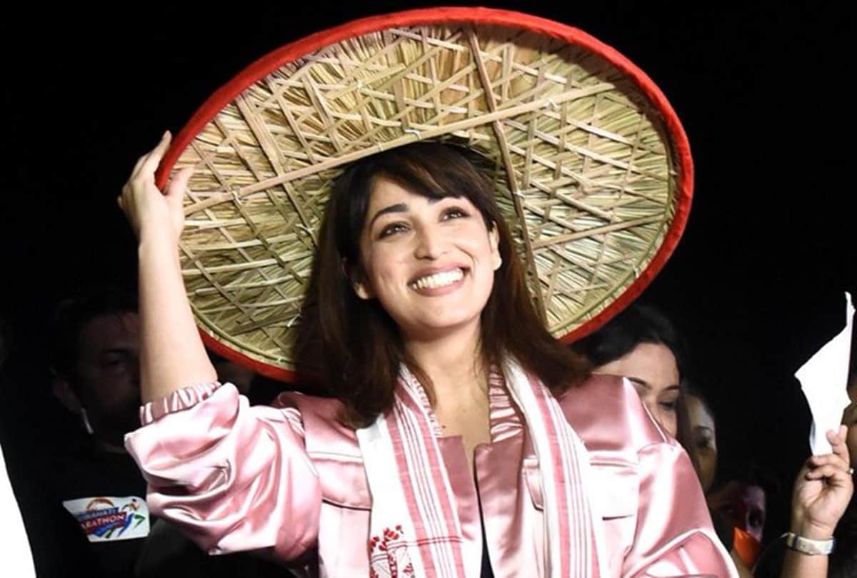 Yami Gautam has disrespected Assamese pride Gamosa at Guwahati airport