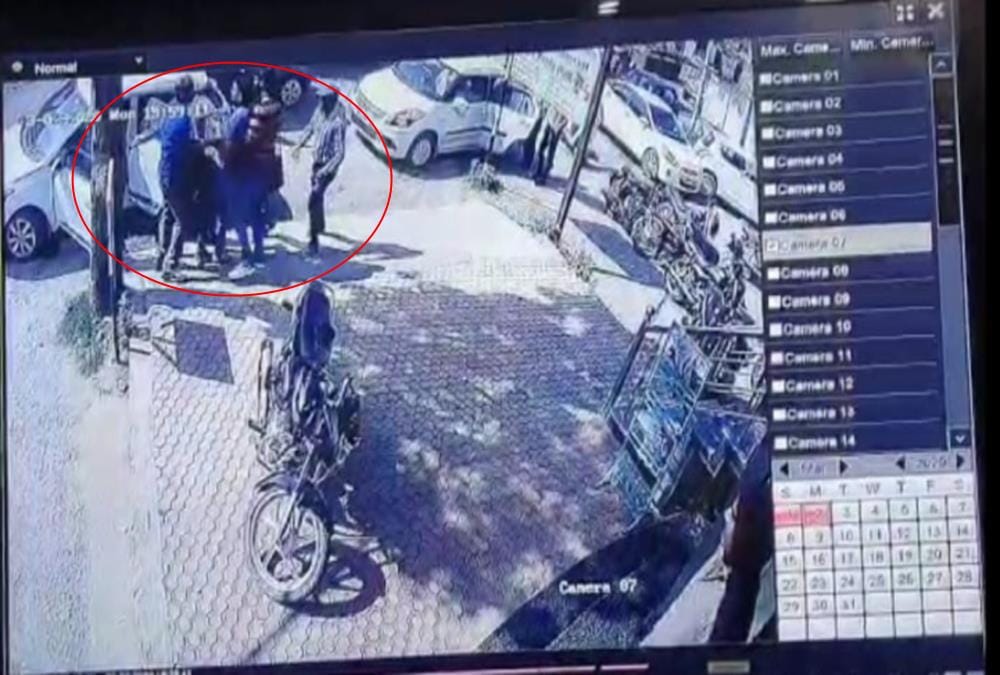 Uttarakhand: Three youths kidnapped Near Axis Bank in sitarganj