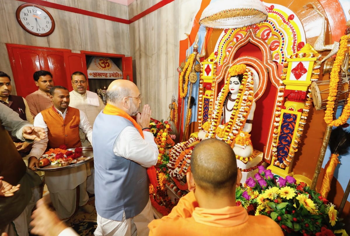special Amit shah BJP winning story in Gorakhpur at Gorakhnath Temple with CM Yogi aditynath