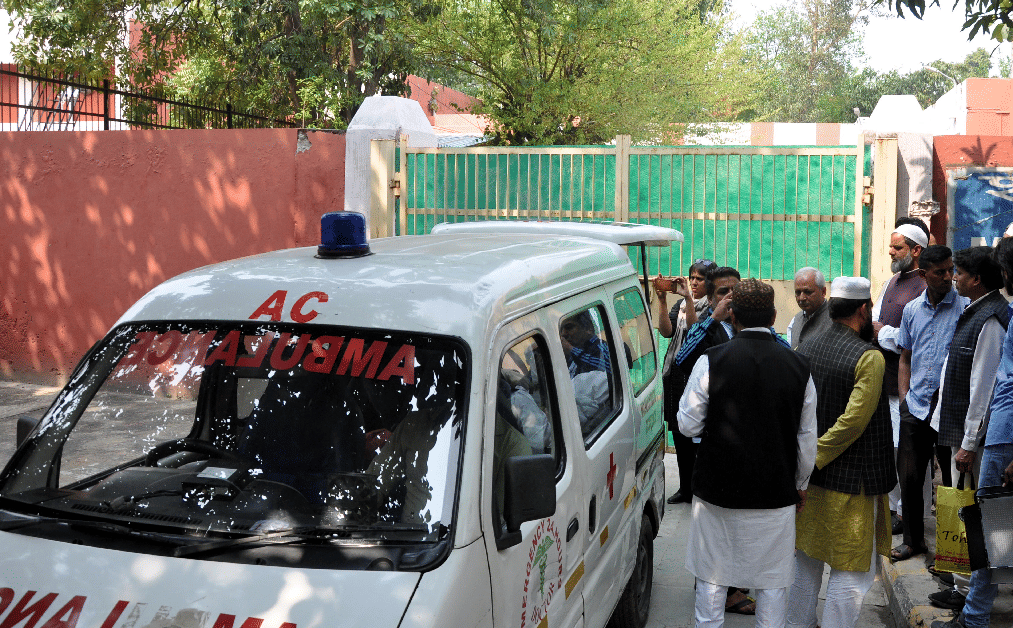 Example of brotherhood amid riots, people associated with mosque performed Hindu funeral