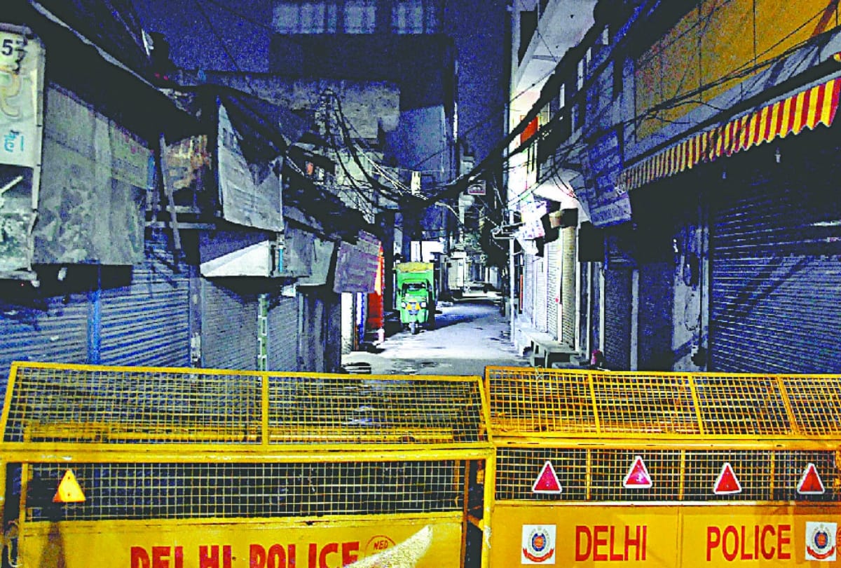 Delhi violence, People close at home, tight securities, barricades closes streets of home