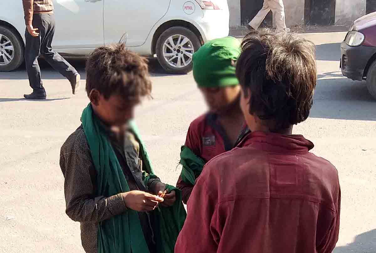 Beggars in Jammu using photo of God and take week off