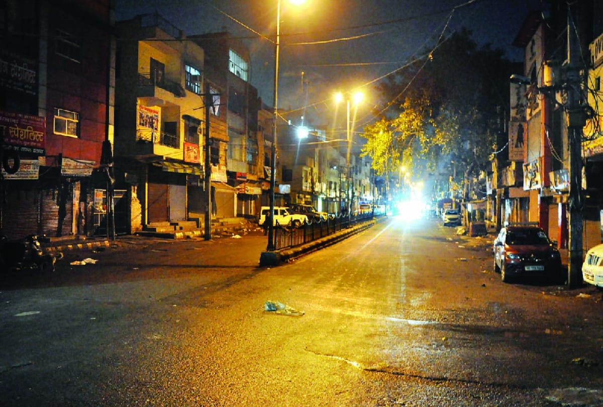 Delhi violence, People close at home, tight securities, barricades closes streets of home