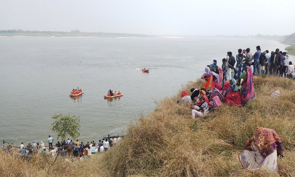 Boat accident four women missing bodies from boat immersed in ganga recovered in chandauli