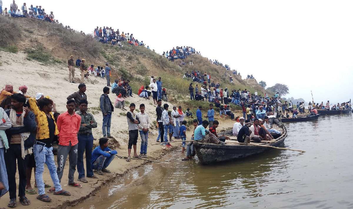Boat accident four women missing bodies from boat immersed in ganga recovered in chandauli