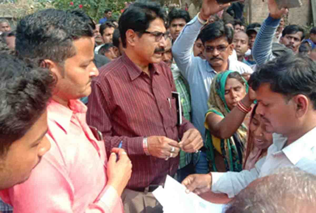 Pratapgarh: SDO in lineman's death, three including JE sued