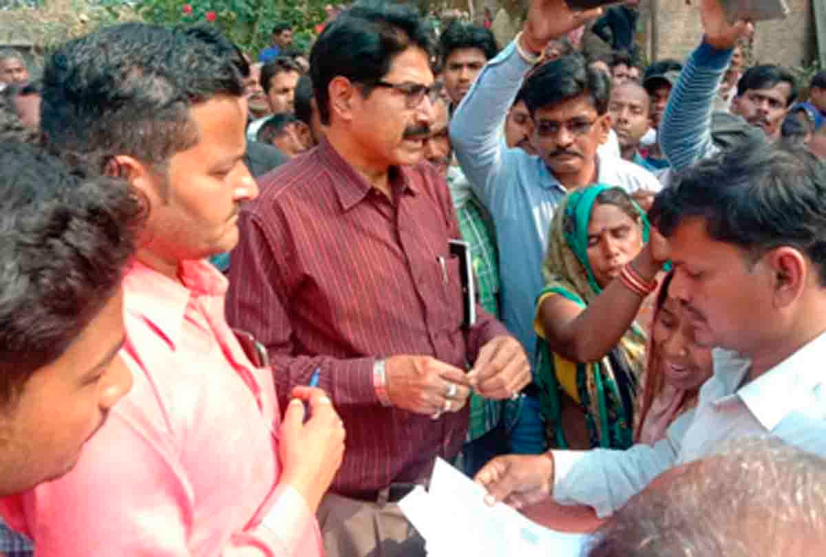 Pratapgarh: SDO in lineman's death, three including JE sued