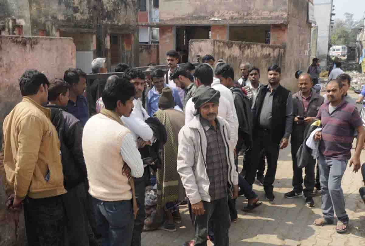 Pratapgarh: SDO in lineman's death, three including JE sued