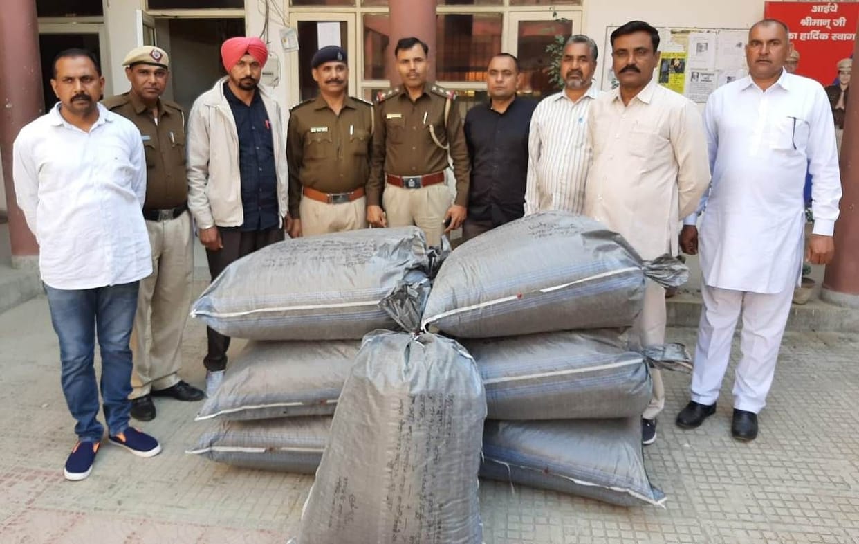 one and a half quintal sawdust caught, four lakh heroin recovered from smugglers, arrest, police, fatehabad