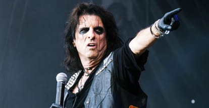 Artists Who Can Not Sing For James Bond theme Song