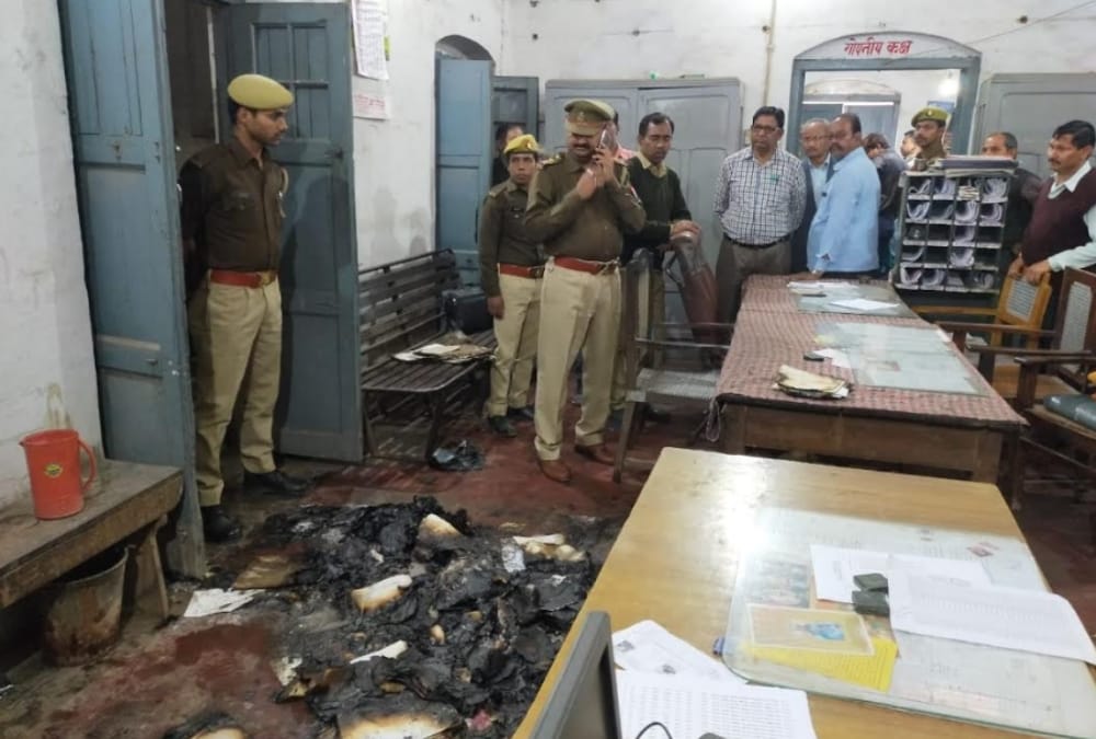 Fire in parivahan vibhag office under doubtful conditions in Raebareli.